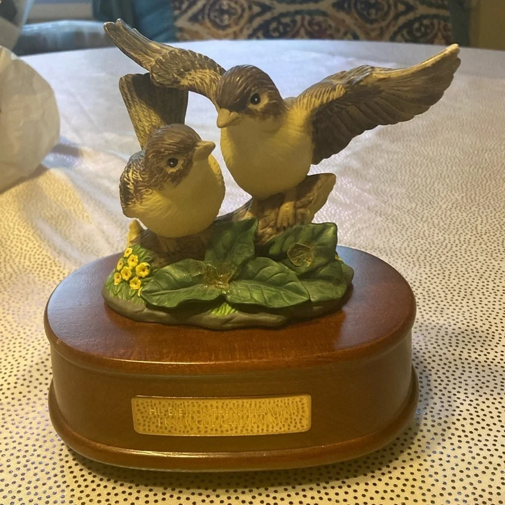 SPARROW MUSIC BOX figurine statue sculpture gift vintage bird decor